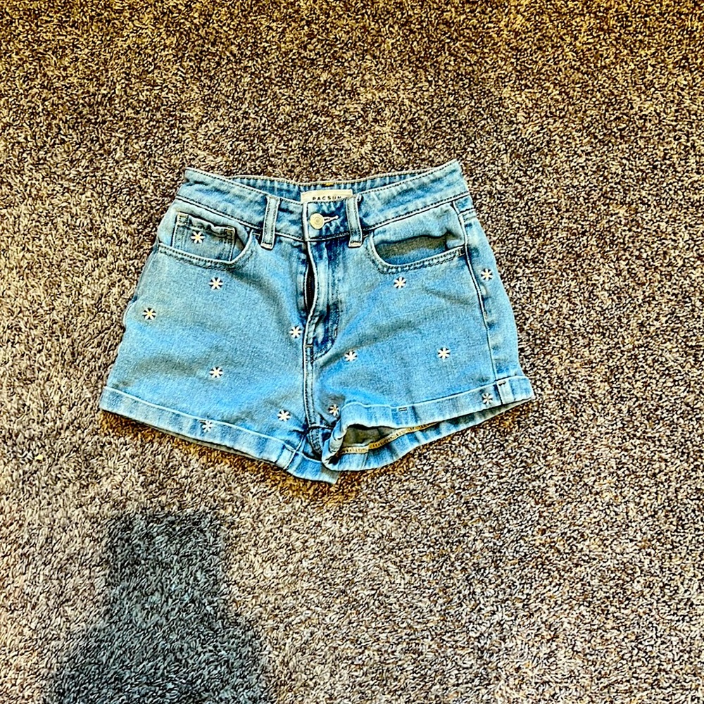 Cute daisy pacsun shorts